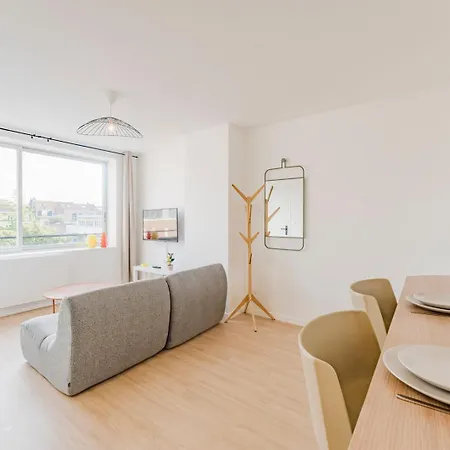 Apartamento 1-bedroom Flat In The Heart Of