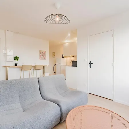 Apartamento 1-bedroom Flat In The Heart Of *
