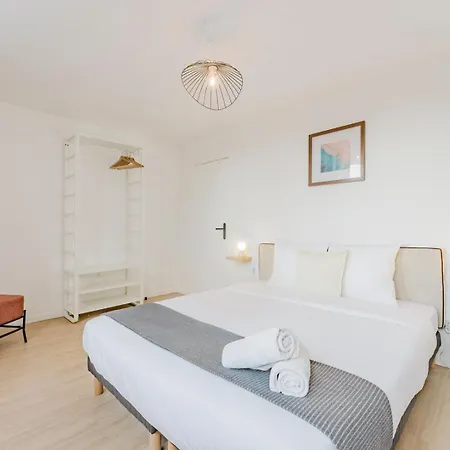 Apartamento 1-bedroom Flat In The Heart Of *