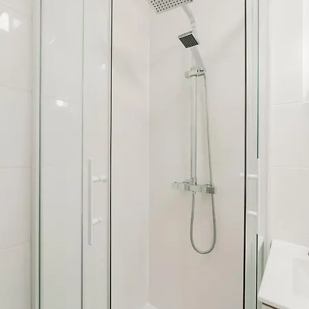 Apartamento 1-bedroom Flat In The Heart Of *